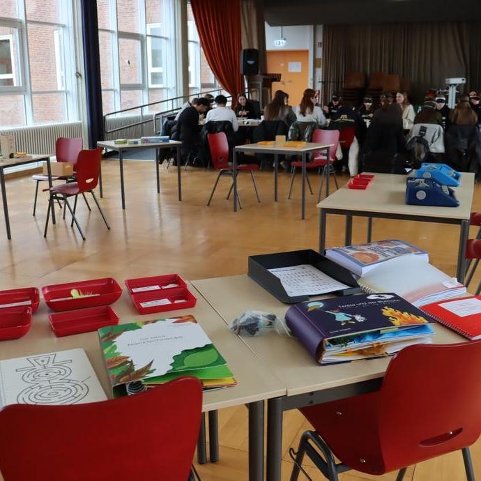 Besuch der Partnerschule (vergrößerte Bildansicht wird geöffnet)