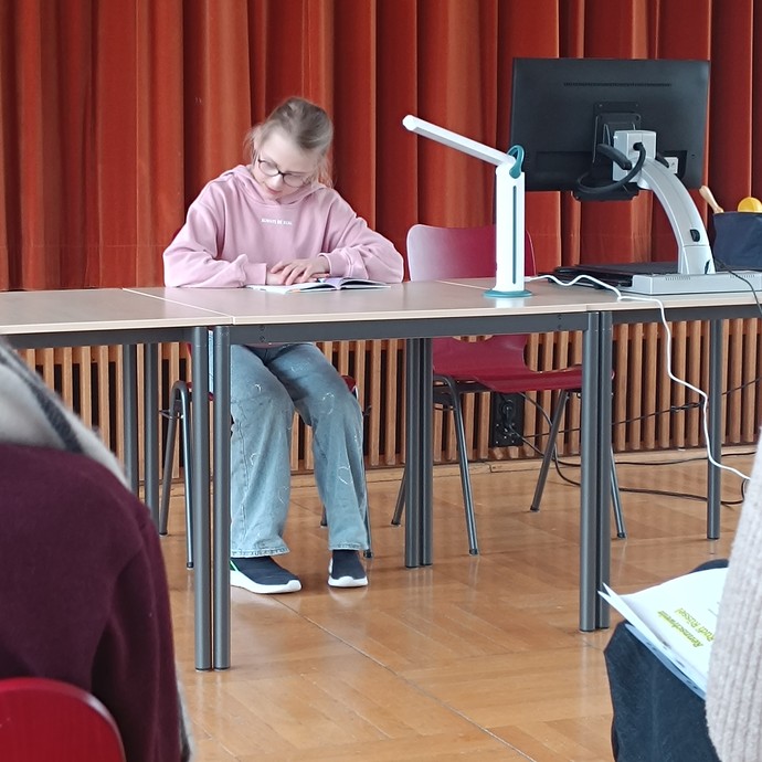 Lesewettbewerb (vergrößerte Bildansicht wird geöffnet)