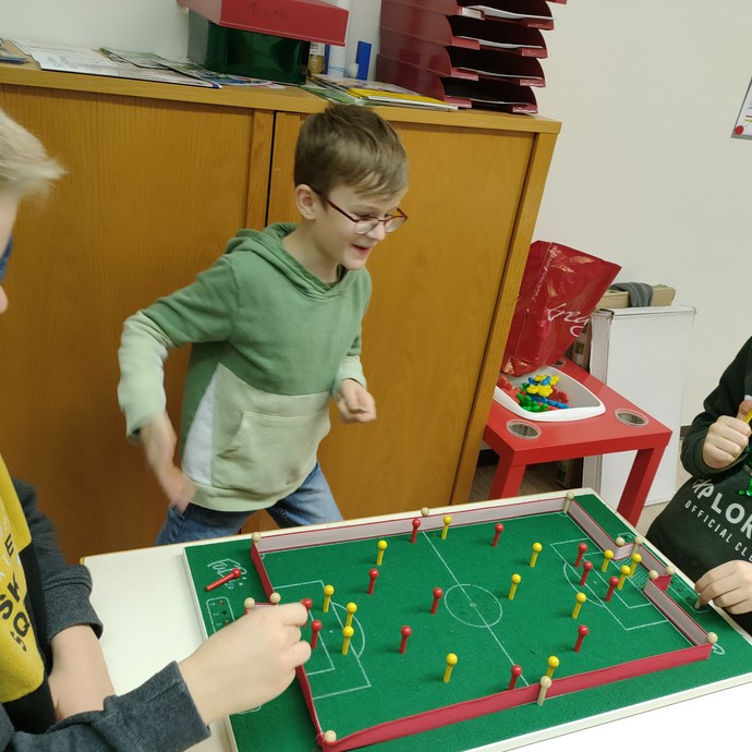 gemeinsam Spiele ausprobieren (vergrößerte Bildansicht wird geöffnet)