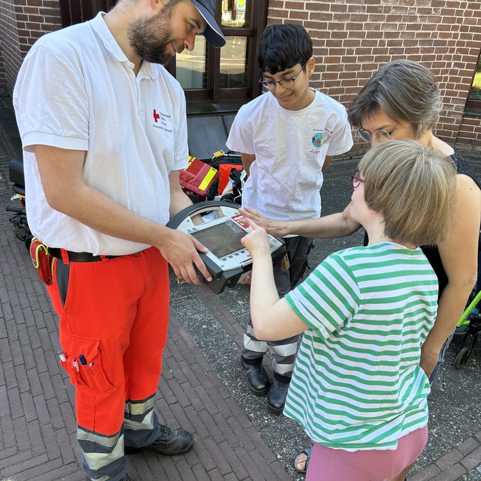 Rettungswagen (vergrößerte Bildansicht wird geöffnet)
