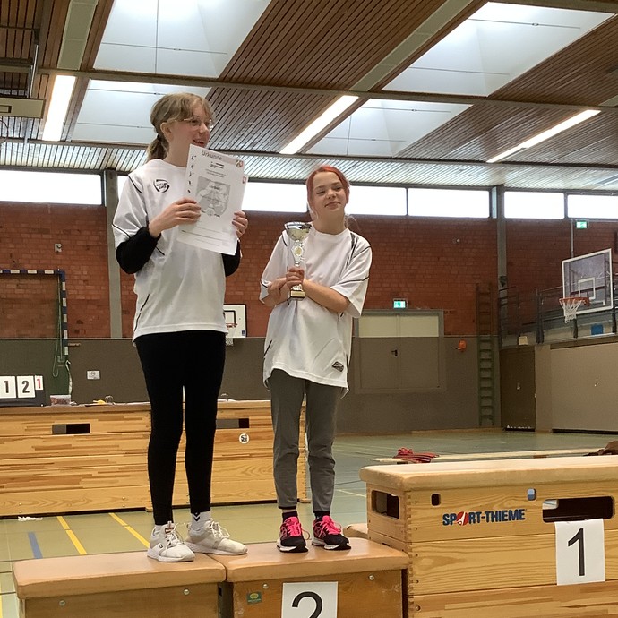 Weitere Gewinnerinnen auf dem Siegertreppchen (vergrößerte Bildansicht wird geöffnet)