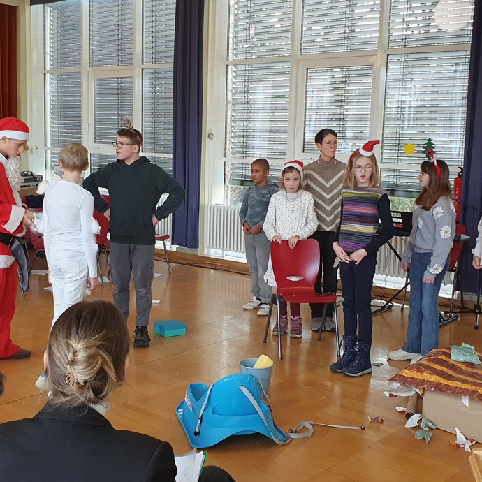 Singen (vergrößerte Bildansicht wird geöffnet)