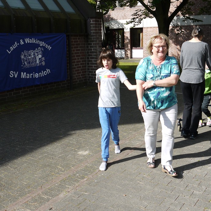 Beim Lauf (vergrößerte Bildansicht wird geöffnet)
