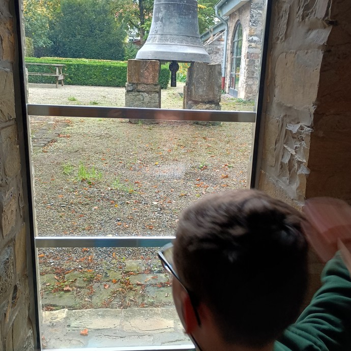 Schüler bei Ausflug (vergrößerte Bildansicht wird geöffnet)