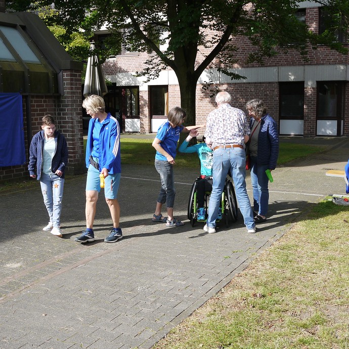 Schülerinnen und Schüler bei dem Lauf (vergrößerte Bildansicht wird geöffnet)
