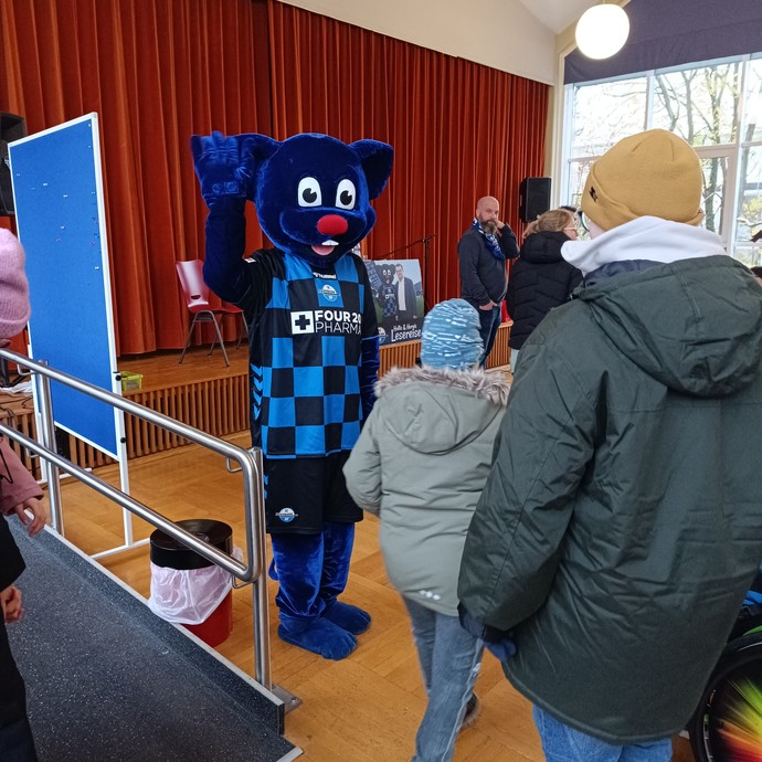 Vorlesen (vergrößerte Bildansicht wird geöffnet)